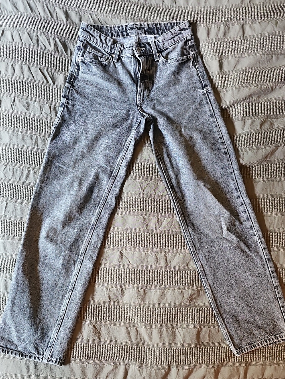 H&M Women's Light Gray Straight-Leg Jeans